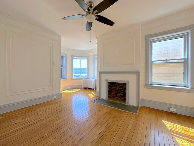 6 Bay View Ter, Unit 2 in Newburgh, NY - Foto de edificio - Building Photo