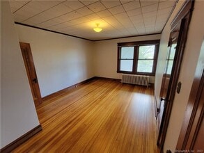 393 Highland Ave in Waterbury, CT - Building Photo - Building Photo