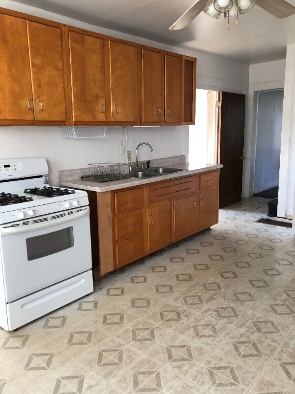 142 S Fairview Main St in Petrolia, PA - Building Photo - Building Photo