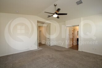 5420 W Desert Hollow Dr in Phoenix, AZ - Building Photo - Building Photo