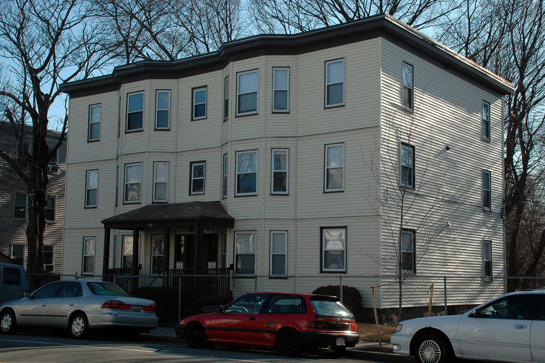 4076 Washington St in Roslindale, MA - Building Photo