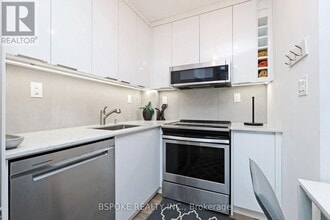 707 Mortimer Ave in Toronto, ON - Building Photo - Building Photo