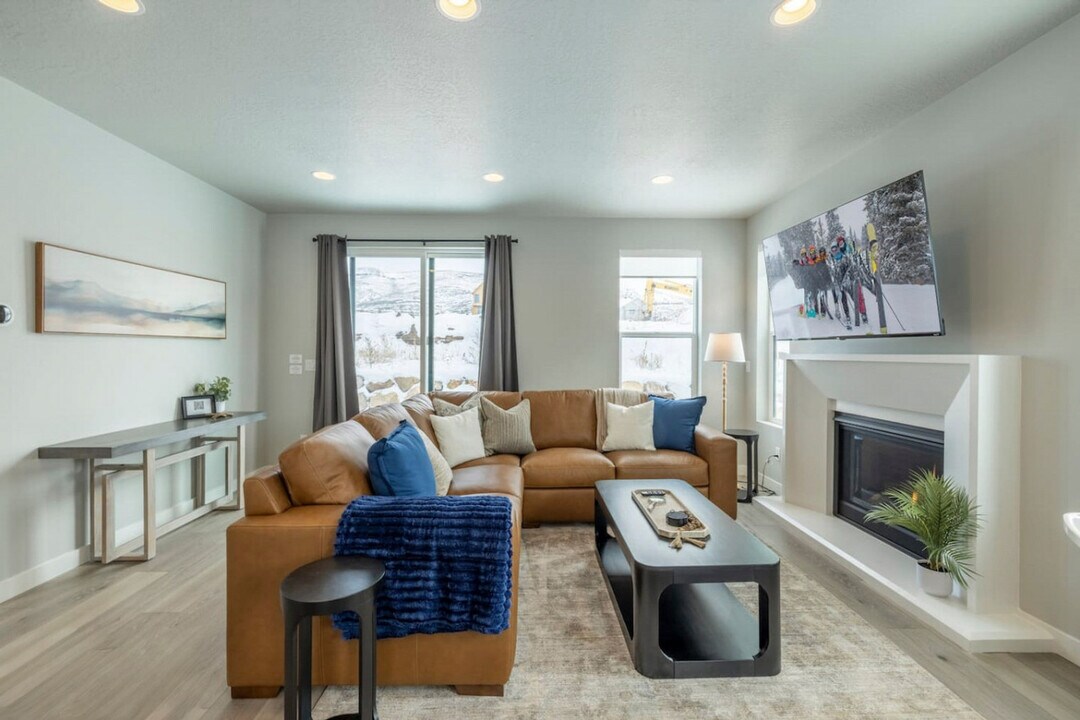 1854 N High Uintas Ln in Daniel, UT - Building Photo