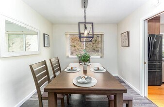 7684 Surrey Ln in Oakland, CA - Building Photo - Building Photo