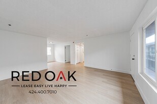 13910 Sayre St, Unit 25 in Los Angeles, CA - Building Photo