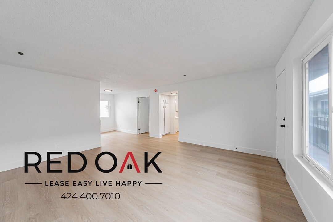 13910 Sayre St, Unit 25 in Los Angeles, CA - Building Photo