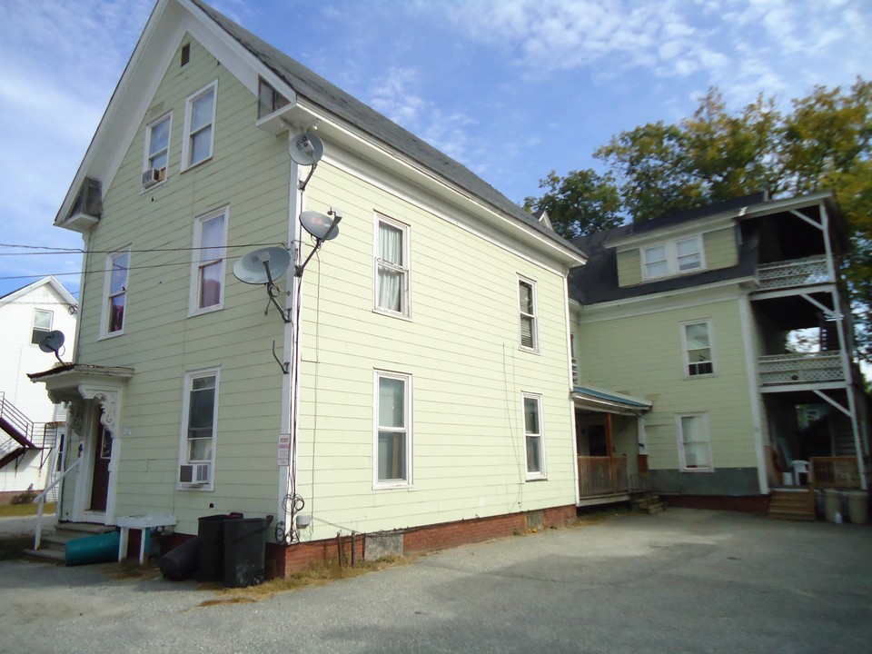 17 James St in Auburn, ME - Building Photo