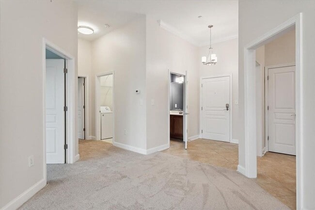 670 Town Center Dr in Newport News, VA - Building Photo - Building Photo