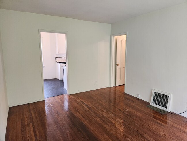 2611 Jeffries Ave in Los Angeles, CA - Foto de edificio - Building Photo