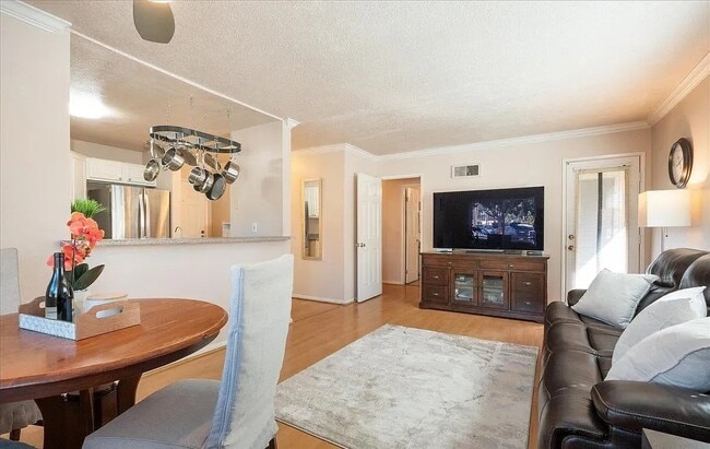 7525 Charmant Dr in San Diego, CA - Building Photo - Building Photo