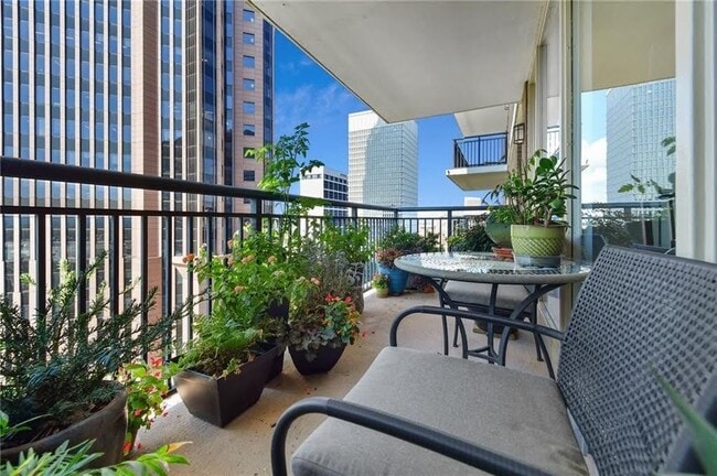 620 Peachtree St NE, Unit 1111 in Atlanta, GA - Building Photo - Building Photo