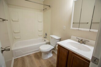 34 Canteberi Ct in Asheville, NC - Building Photo - Building Photo