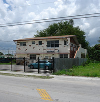 2239 NW 87th St in Miami, FL - Foto de edificio - Building Photo