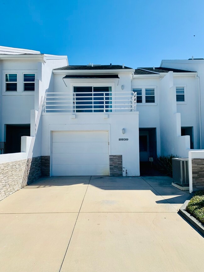 property at 2939 W Knights Ave