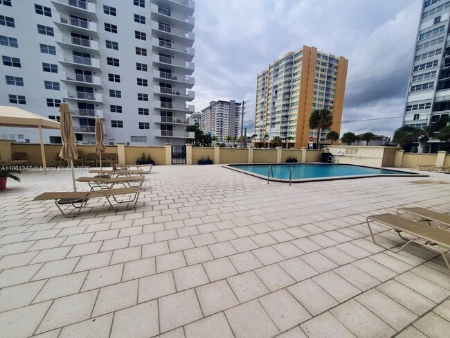 1501 S Ocean Dr in Hollywood, FL - Foto de edificio - Building Photo