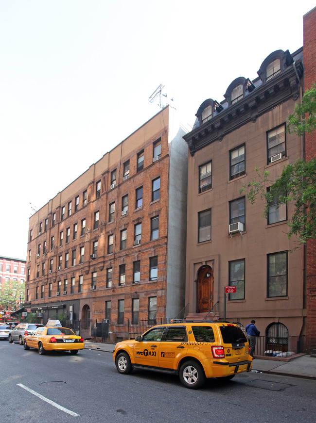 596 Tenth Ave in New York, NY - Foto de edificio - Building Photo