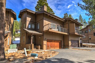 8 Katherine Ct in Stateline, NV - Building Photo