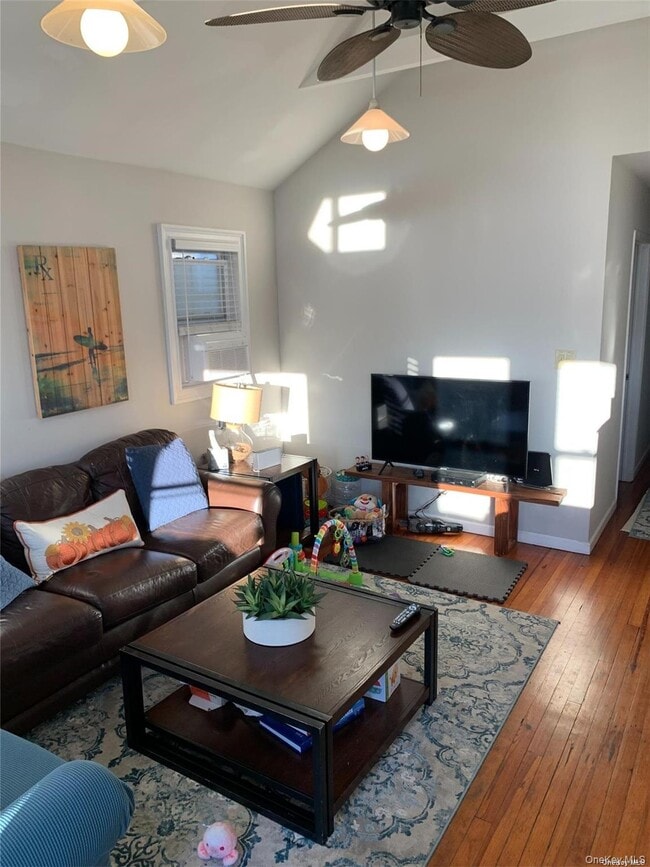 70 Kentucky St in Long Beach, NY - Building Photo - Building Photo