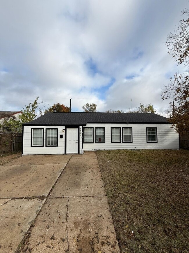 property at 5311 Lyndhurst Dr