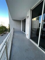 444 NE 30th St, Unit 603 in Miami, FL - Building Photo