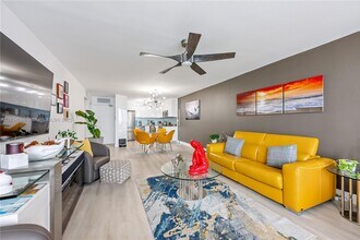 2201 S Ocean Dr in Hollywood, FL - Building Photo - Building Photo