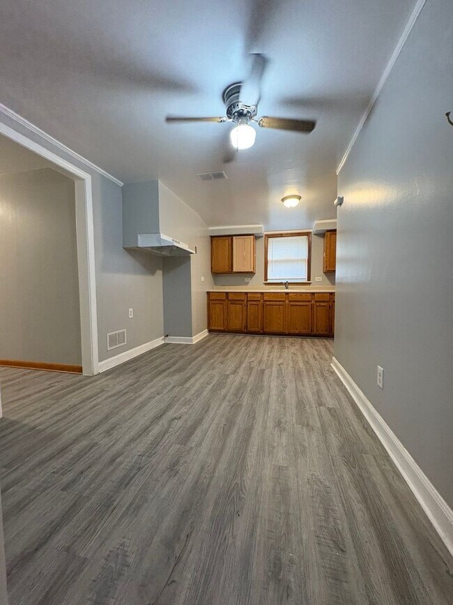 2560 Clinton St River Grove
