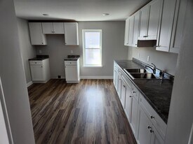 39 North St, Unit 39 North St Apt C in Winooski, VT - Building Photo