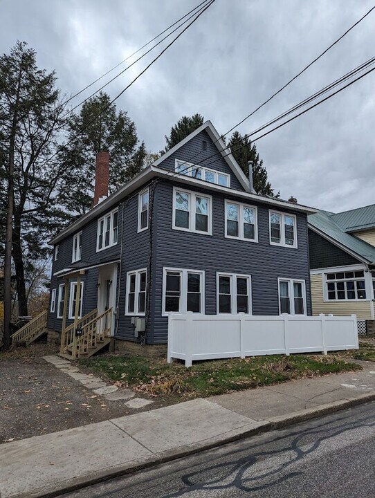 548 Baldwin St in Meadville, PA - Building Photo