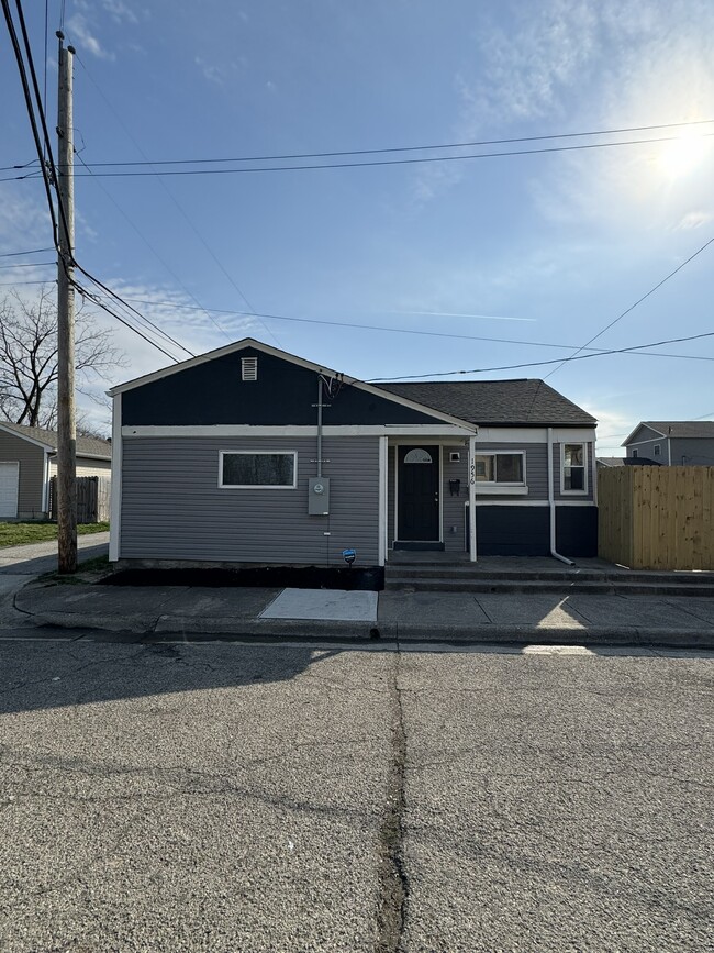 1956 S 8th St in Columbus, OH - Foto de edificio - Building Photo