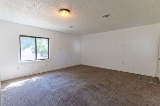 10130 E Ollie Ave in Midwest City, OK - Building Photo - Building Photo