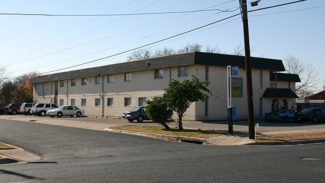 Carlton Square Apartments in Austin, TX - Building Photo - Building Photo