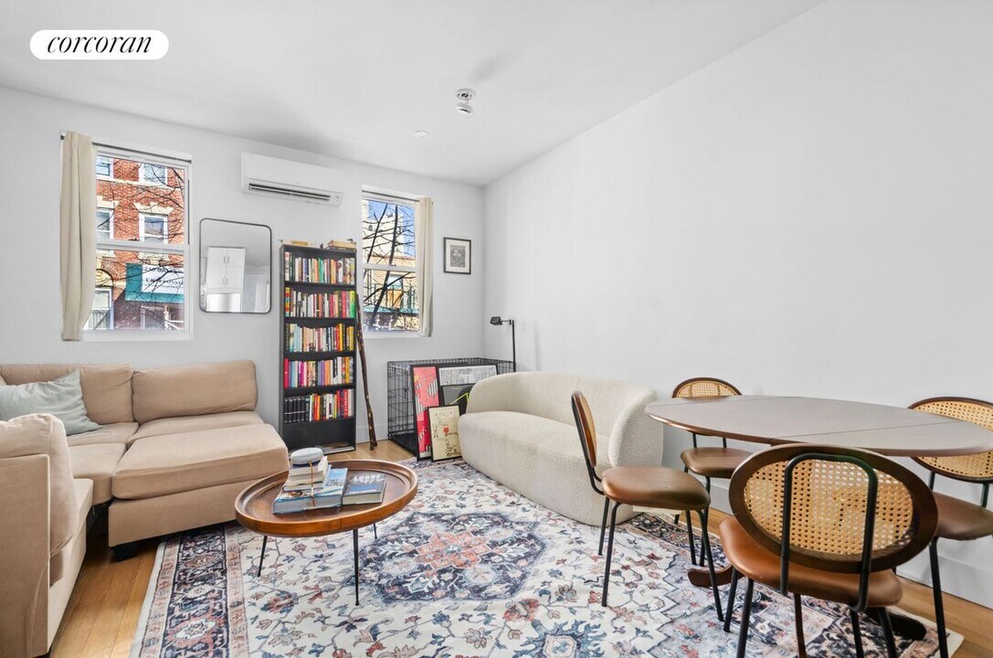 204 Calyer St in Brooklyn, NY - Building Photo