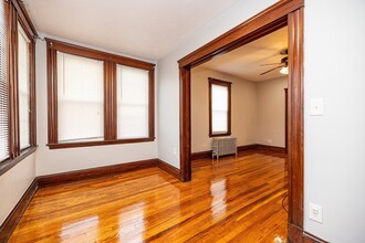98 Sunnyside St-Unit -2 in Boston, MA - Foto de edificio - Building Photo