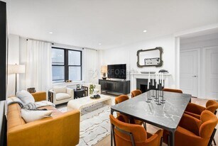 160 E 48th St in New York, NY - Building Photo