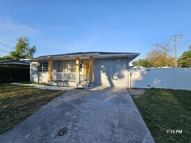 6903 N River Blvd in Tampa, FL - Building Photo