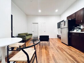 148 Cornelia St in Brooklyn, NY - Building Photo - Building Photo