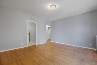 6716 S Merrill Ave, Unit 2E in Chicago, IL - Building Photo - Building Photo