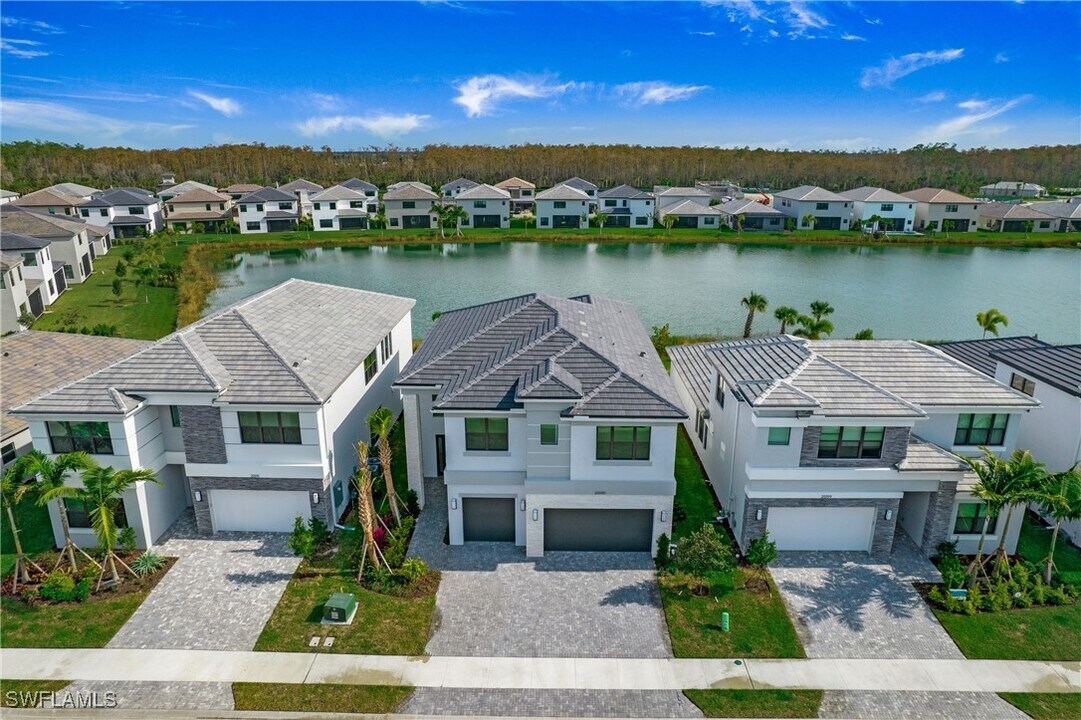 20195 Ainsley St in Estero, FL - Foto de edificio