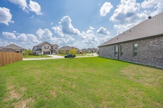 2318 Sheppards Ln in Waxahachie, TX - Foto de edificio - Building Photo