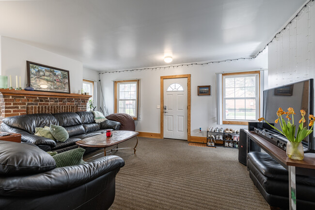 123 Cedar St in East Lansing, MI - Foto de edificio - Interior Photo