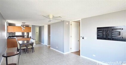 1160 Ala Napunani St in Honolulu, HI - Building Photo - Building Photo