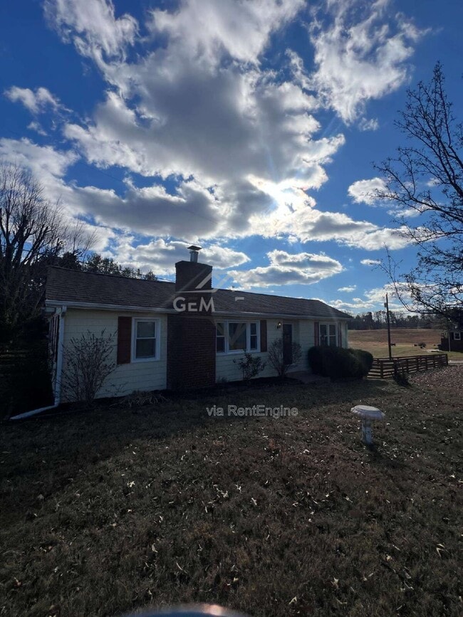 1244 Mountain View Rd in Fredericksburg, VA - Building Photo - Building Photo