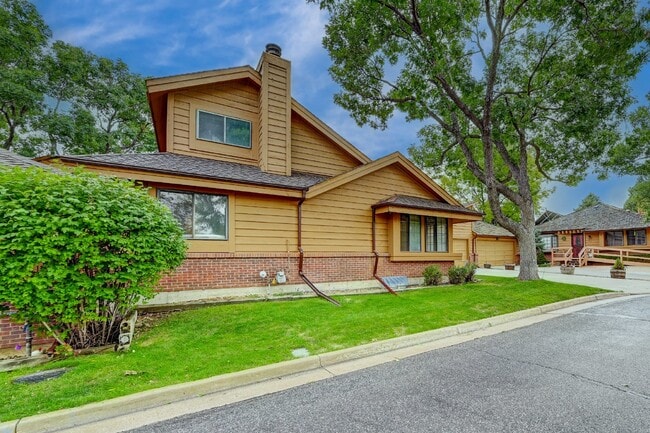 187 S Dearborn Cir in Aurora, CO - Building Photo - Building Photo