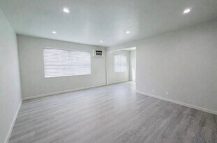 15247 Acre St in North Hills, CA - Building Photo