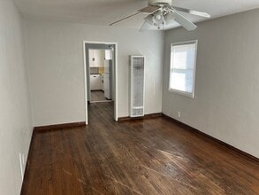 1426 Pine Ave, Unit B in Long Beach, CA - Building Photo - Building Photo