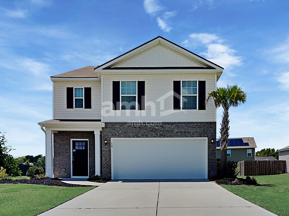19 Hogan Dr in Richmond Hill, GA - Building Photo