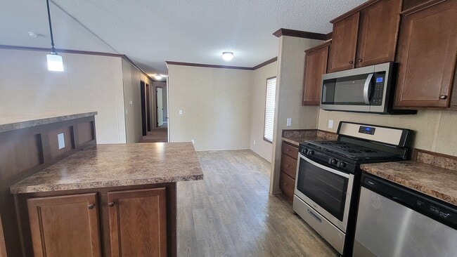 87 W Arizona in Belleville, MI - Building Photo - Building Photo