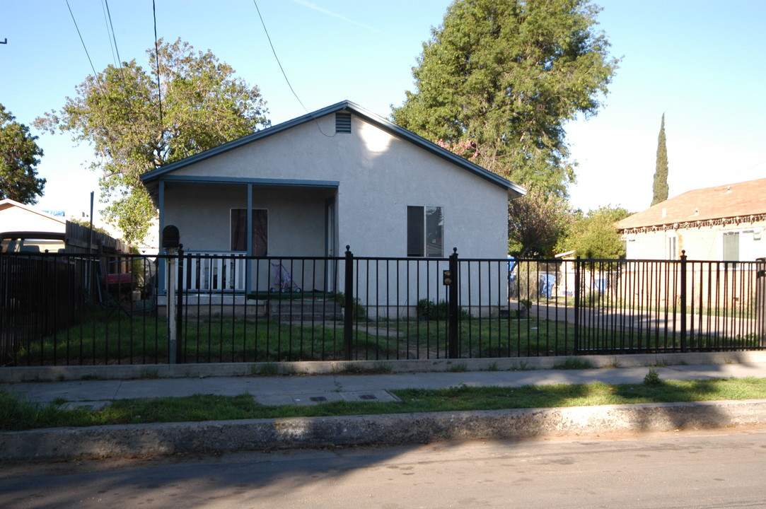 234,234 1/2 S. Olive St. in Santa Paula, CA - Building Photo