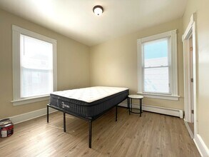 196 Blatchley Ave, Unit 2 in New Haven, CT - Building Photo - Building Photo