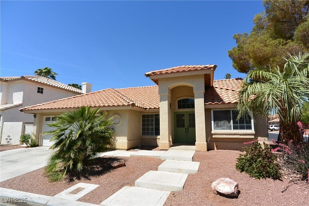4913 Forest Oaks Dr in Las Vegas, NV - Building Photo